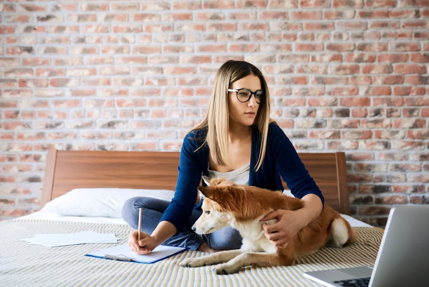 woman making money from home online