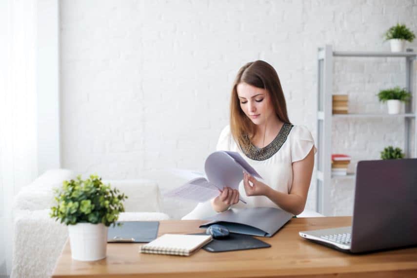 becoming a virtual assistant is a great way to make money online